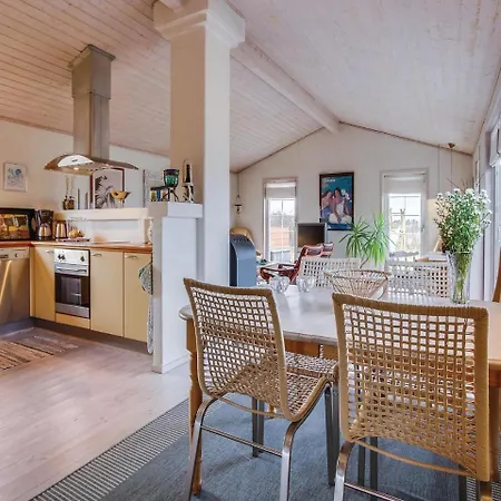 Three-bedroom Holiday In Prázdninový dům *