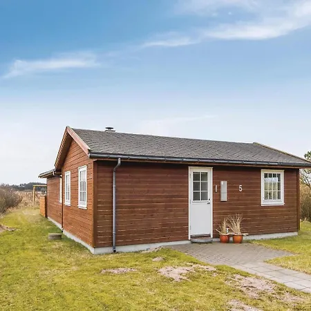 Three-bedroom Holiday In *
